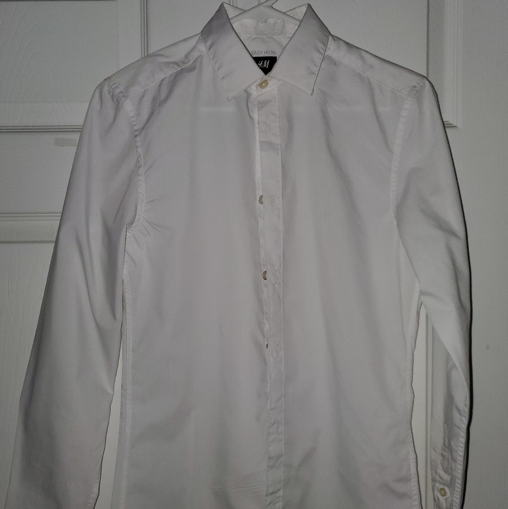 LIKE NEW H&M White Easy Iron Button Down Shirt